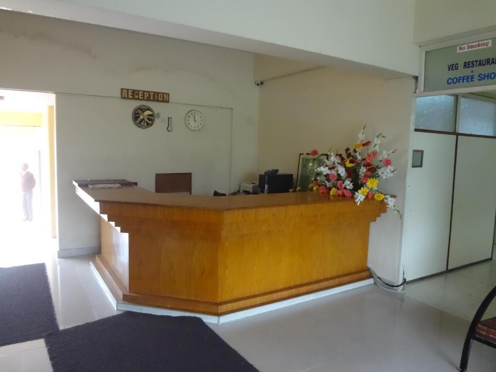 Hotel Crystal Court Madikeri Extérieur photo